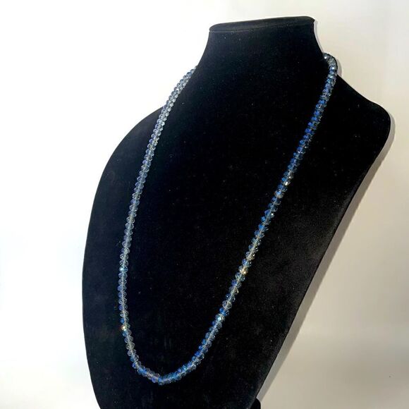 Beautiful! Iridescent Glass Beaded Necklace - Picture 3 of 9